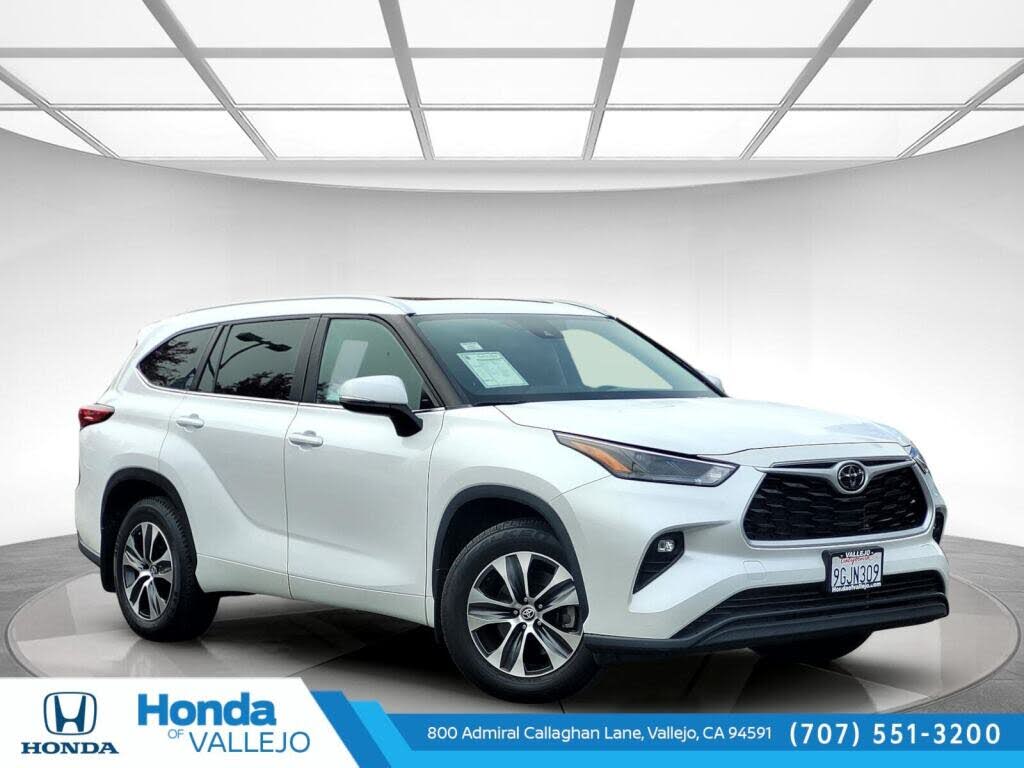 2023 Toyota Highlander XLE FWD