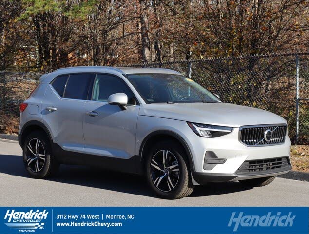 2025 Volvo XC40 B5 Core Bright Theme AWD
