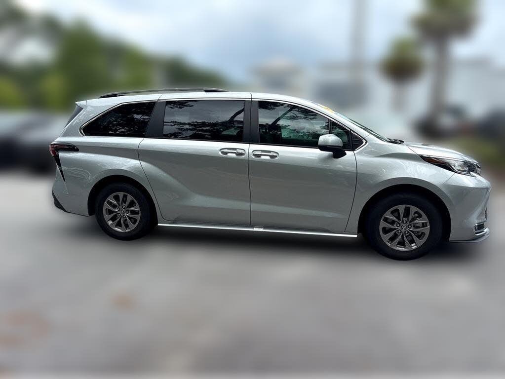2023 Toyota Sienna XLE 7-Passenger FWD