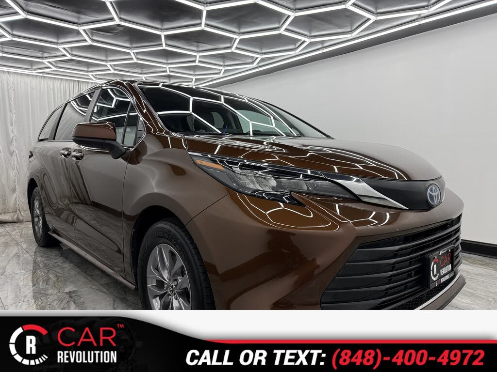 2024 Toyota Sienna XLE 7-Passenger FWD