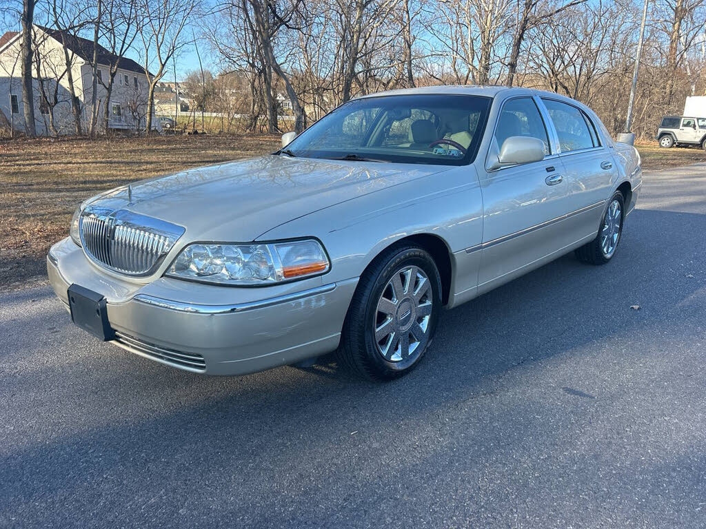 2005 Lincoln Town Car Signature Limited