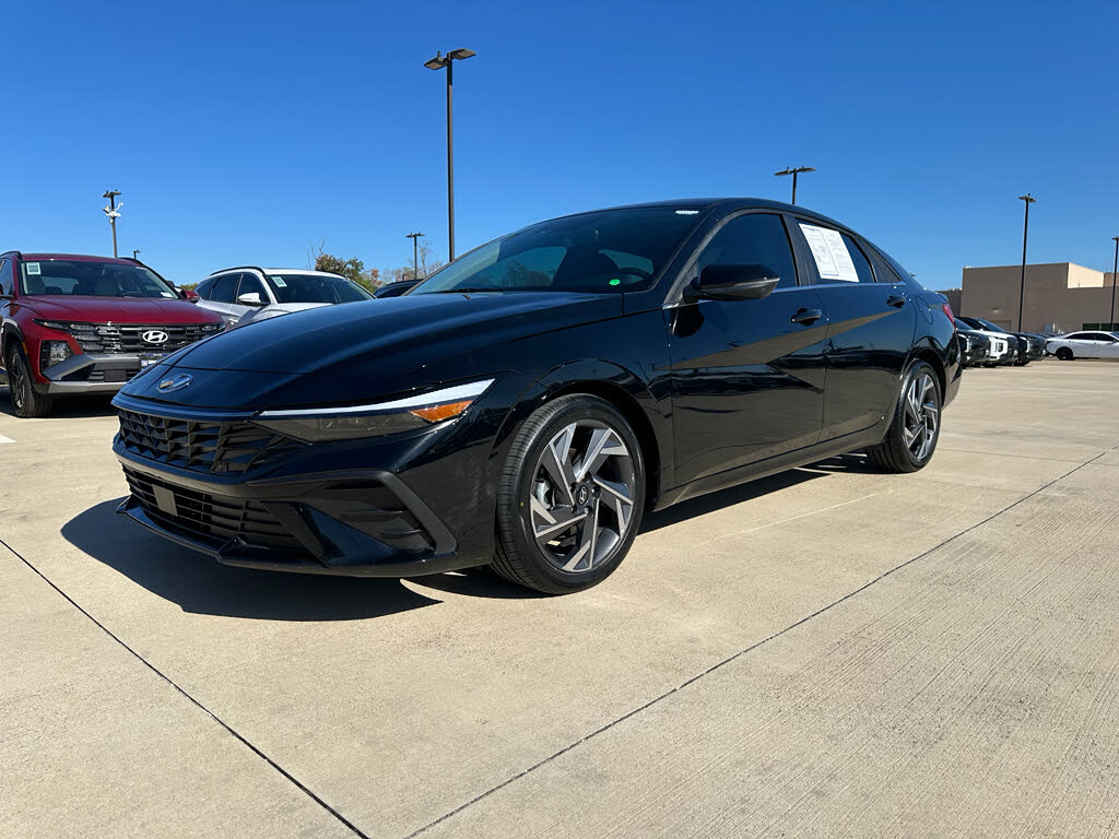 2024 Hyundai Elantra Limited FWD