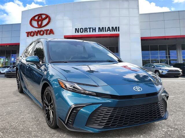 2025 Toyota Camry SE FWD