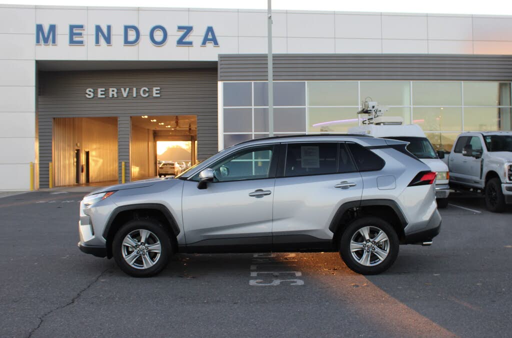 2024 Toyota RAV4 XLE FWD