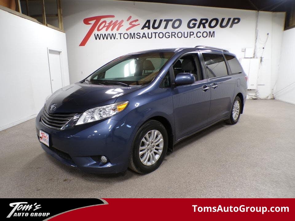 2017 Toyota Sienna XLE Premium 8-Passenger FWD