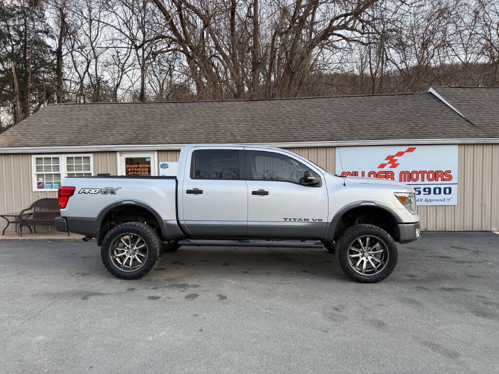 2018 Nissan Titan PRO-4X Crew Cab 4WD