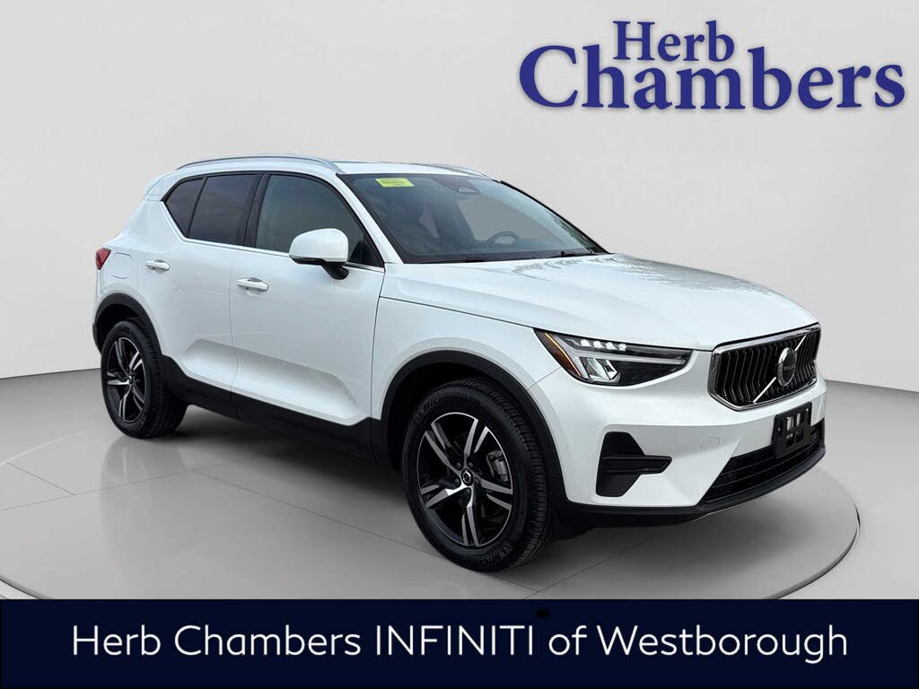 2025 Volvo XC40 B5 Core Bright Theme AWD