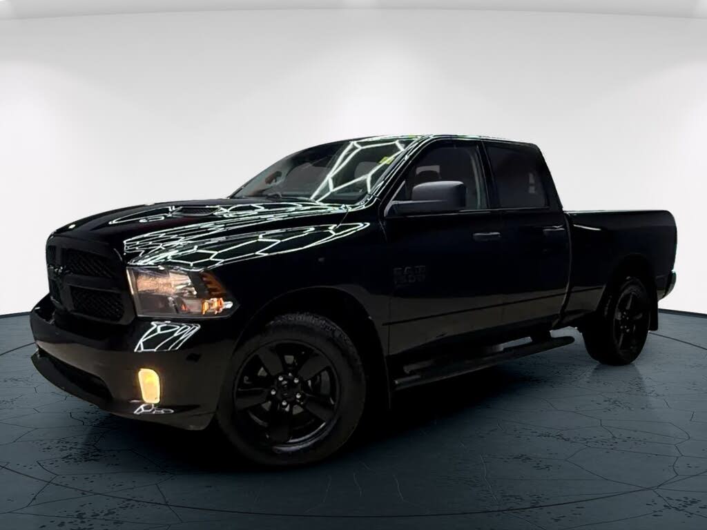 RAM 1500 Classic Express Quad Cab 4WD 2022