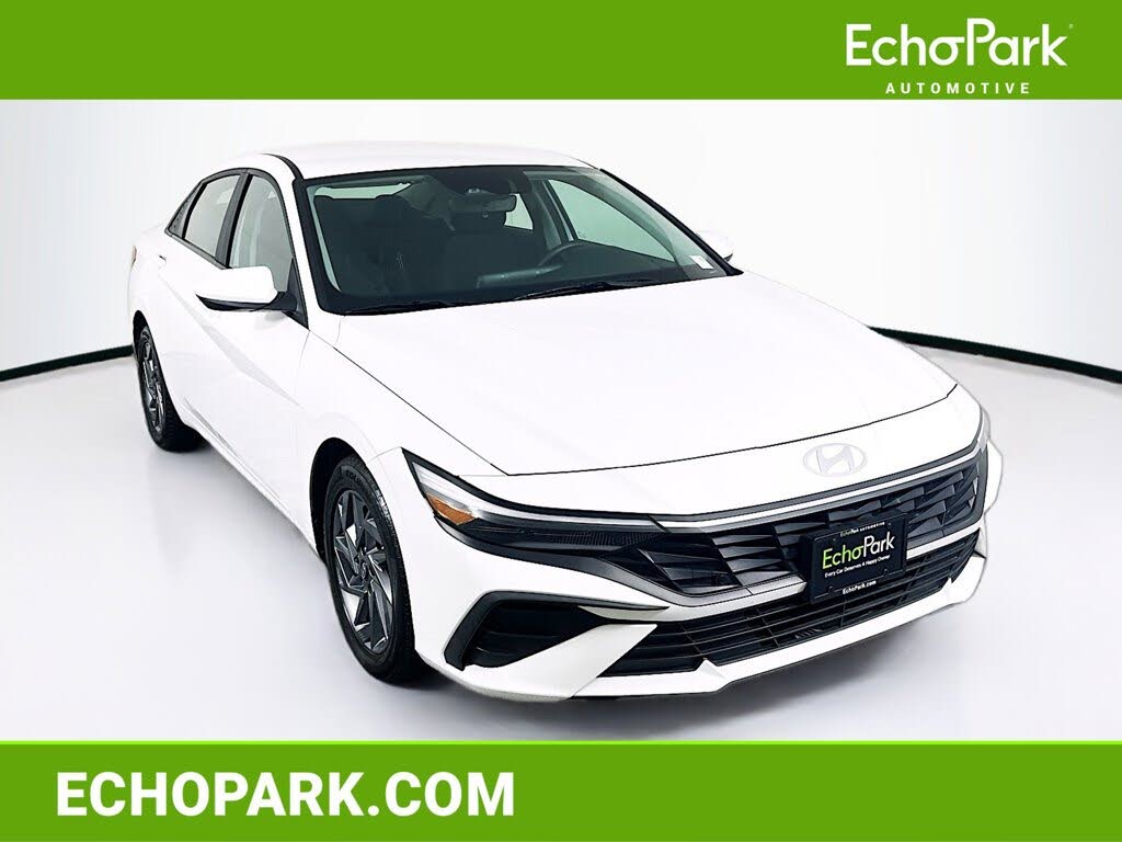 2024 Hyundai Elantra SEL FWD