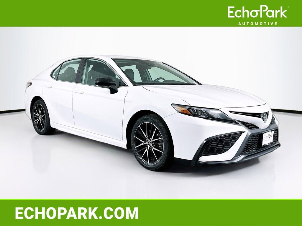 2024 Toyota Camry SE FWD