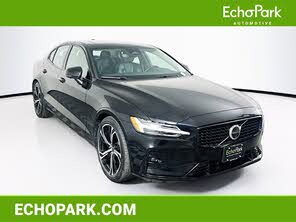 Volvo S60 B5 Plus Dark Theme AWD