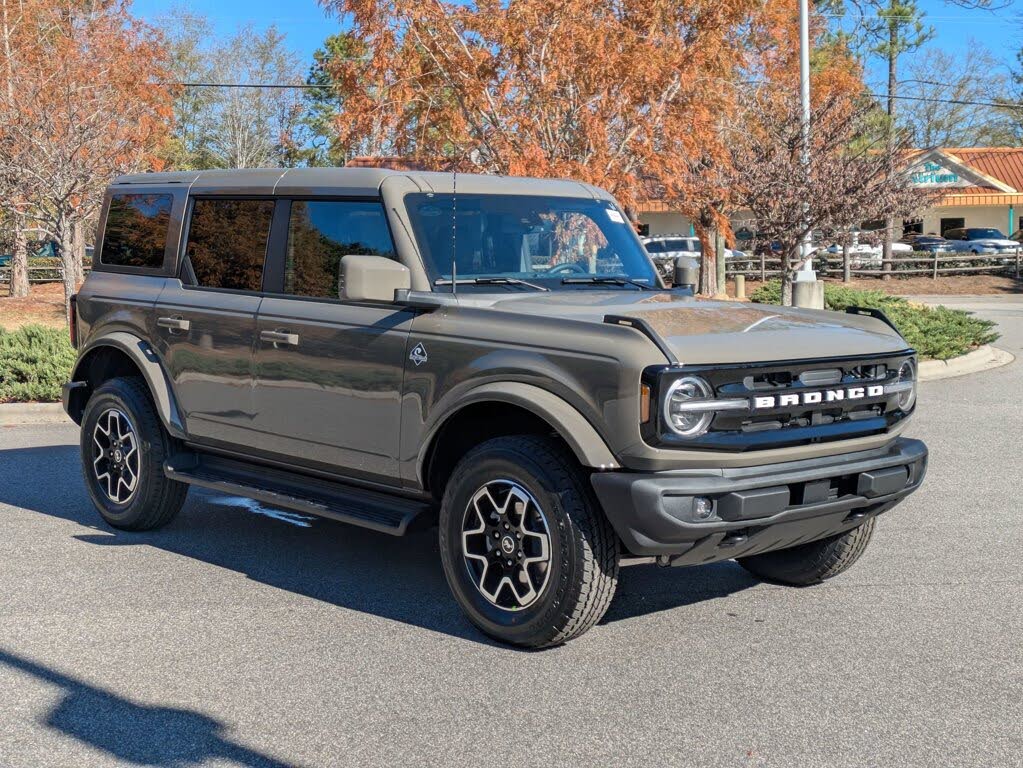 2025 Ford Bronco Outer Banks 4-Door 4WD