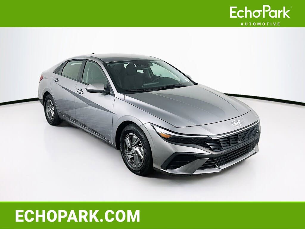 2025 Hyundai Elantra SE FWD