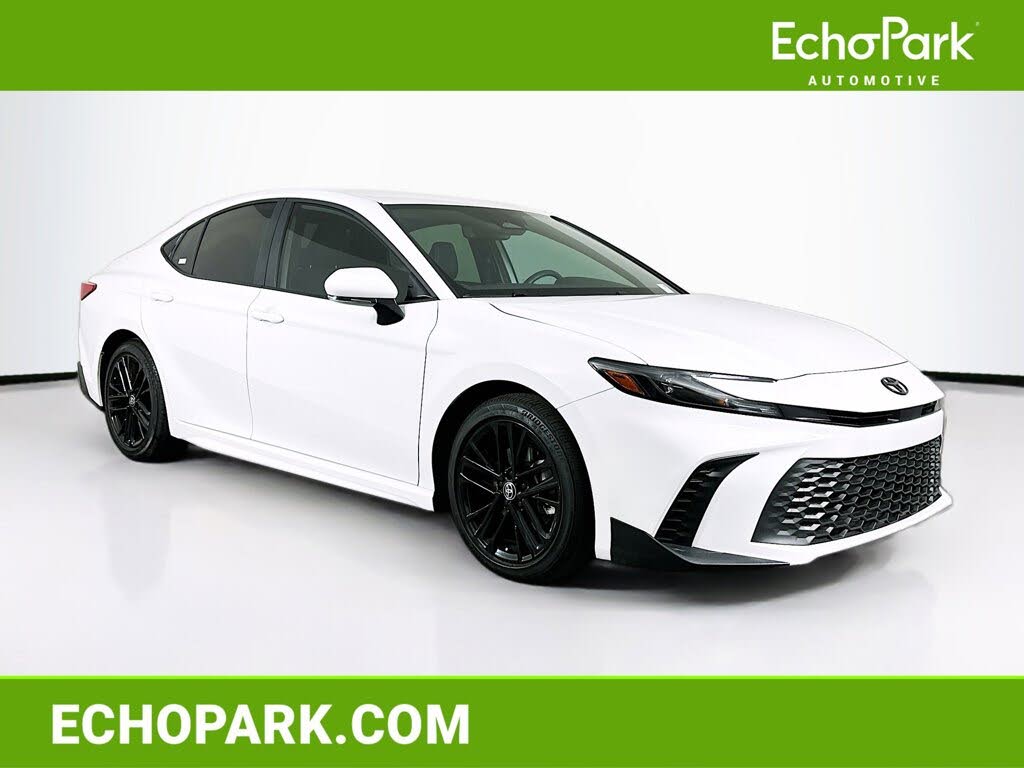 2025 Toyota Camry SE FWD