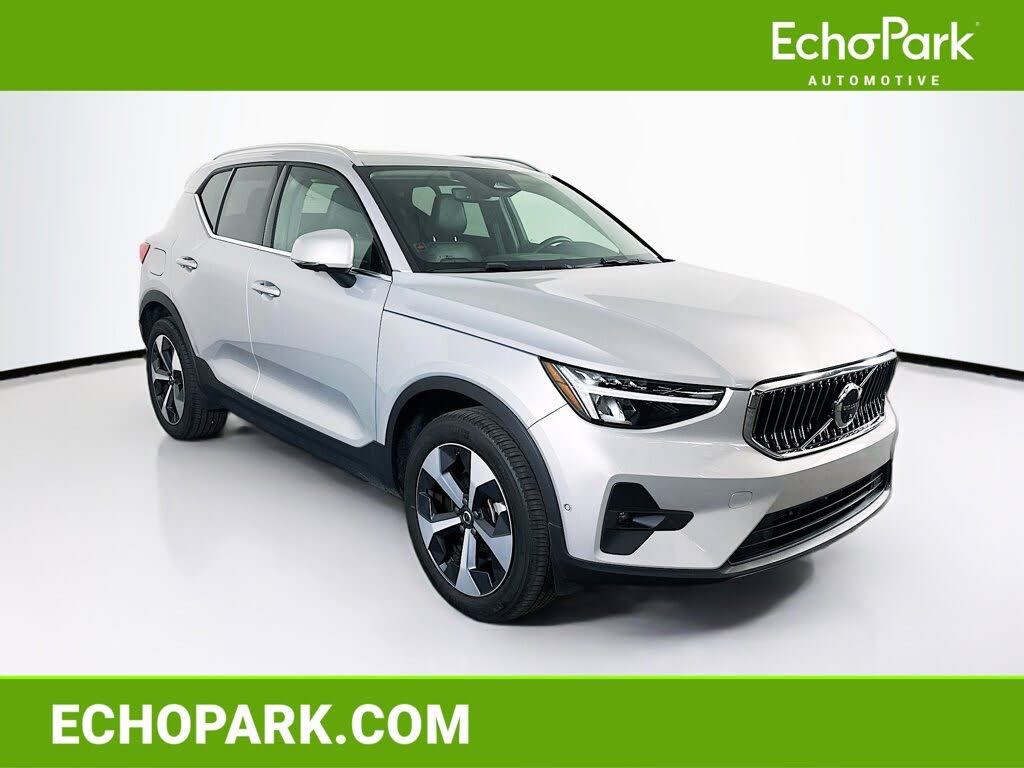 2025 Volvo XC40 B5 Plus Bright Theme AWD