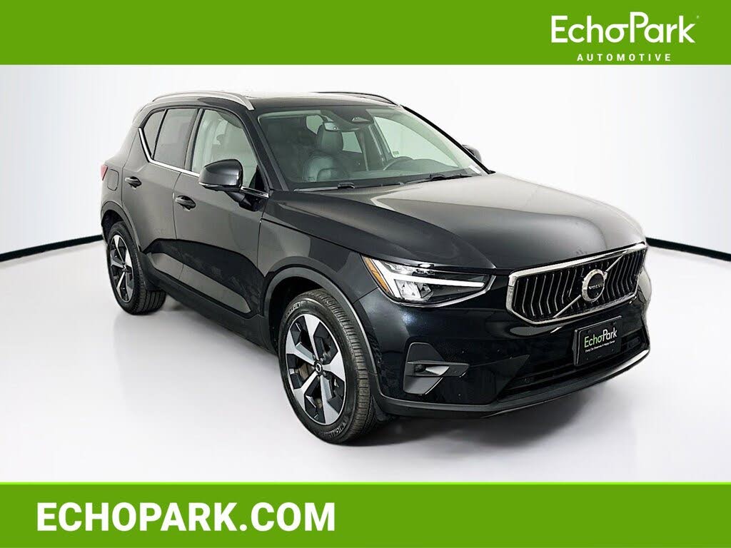 2025 Volvo XC40 B5 Plus Bright Theme AWD