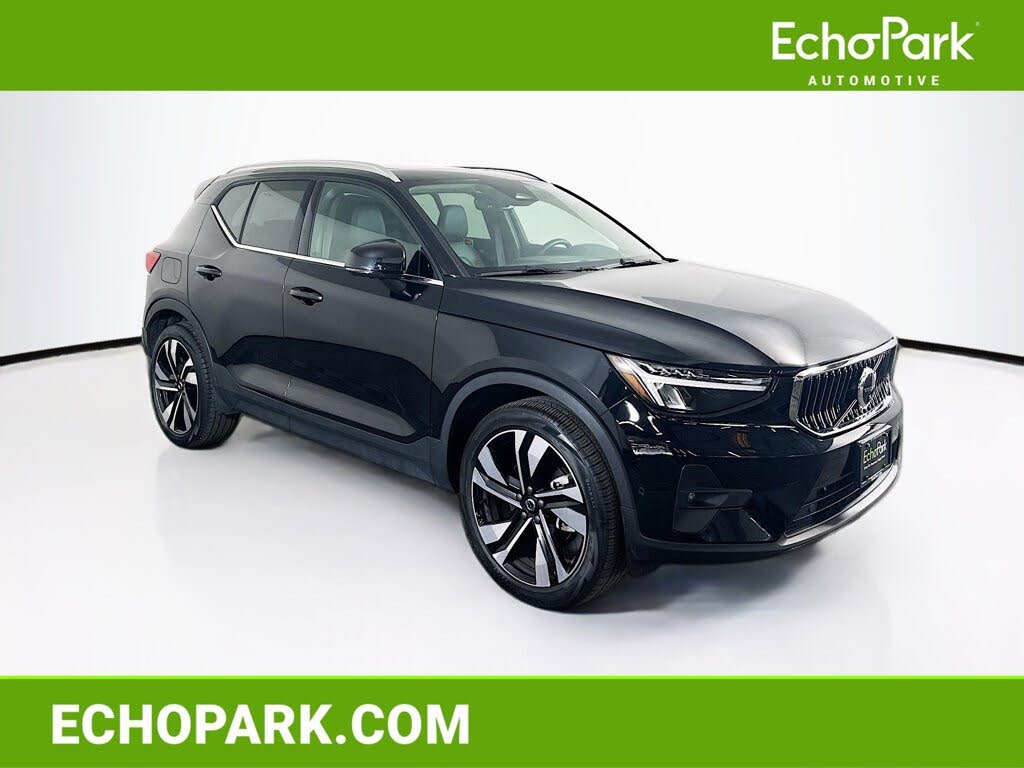 2025 Volvo XC40 B5 Plus Bright Theme AWD