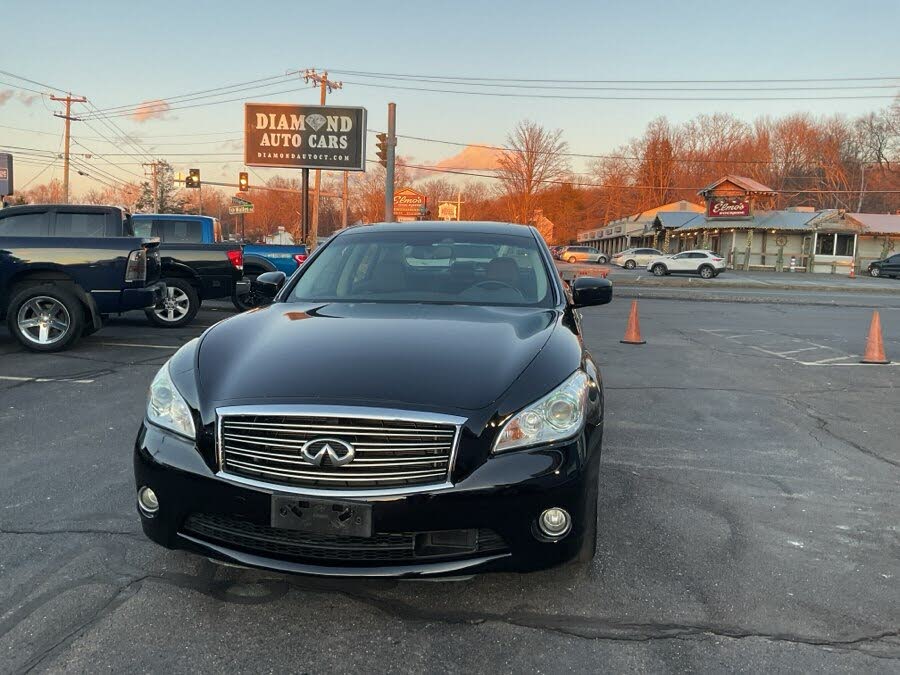 2011 INFINITI M56