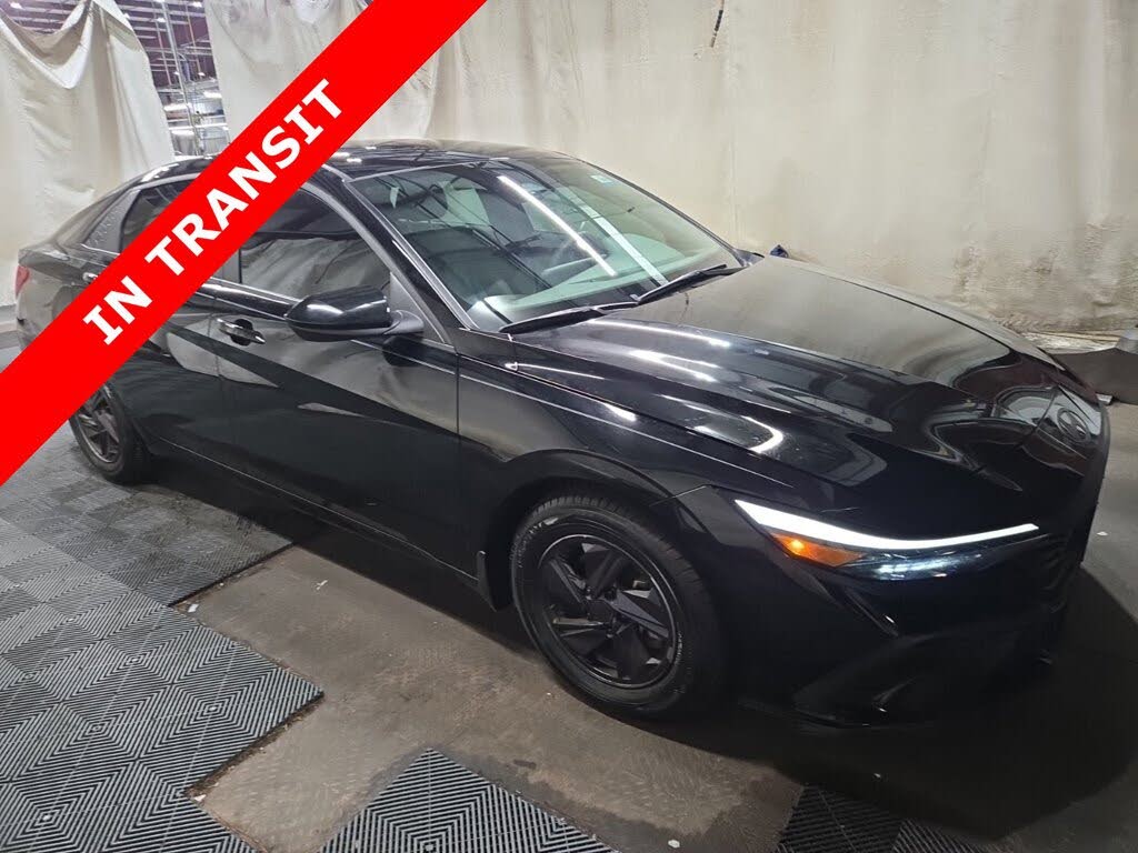 2024 Hyundai Elantra SE FWD