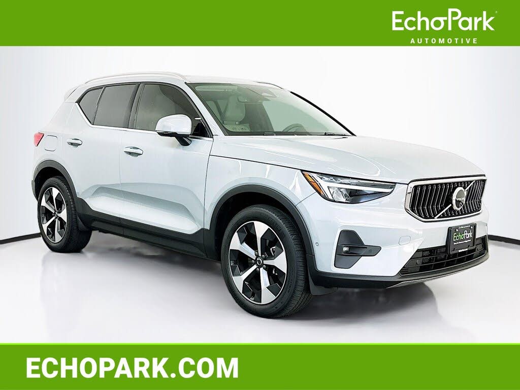 2024 Volvo XC40 B5 Plus Bright Theme AWD