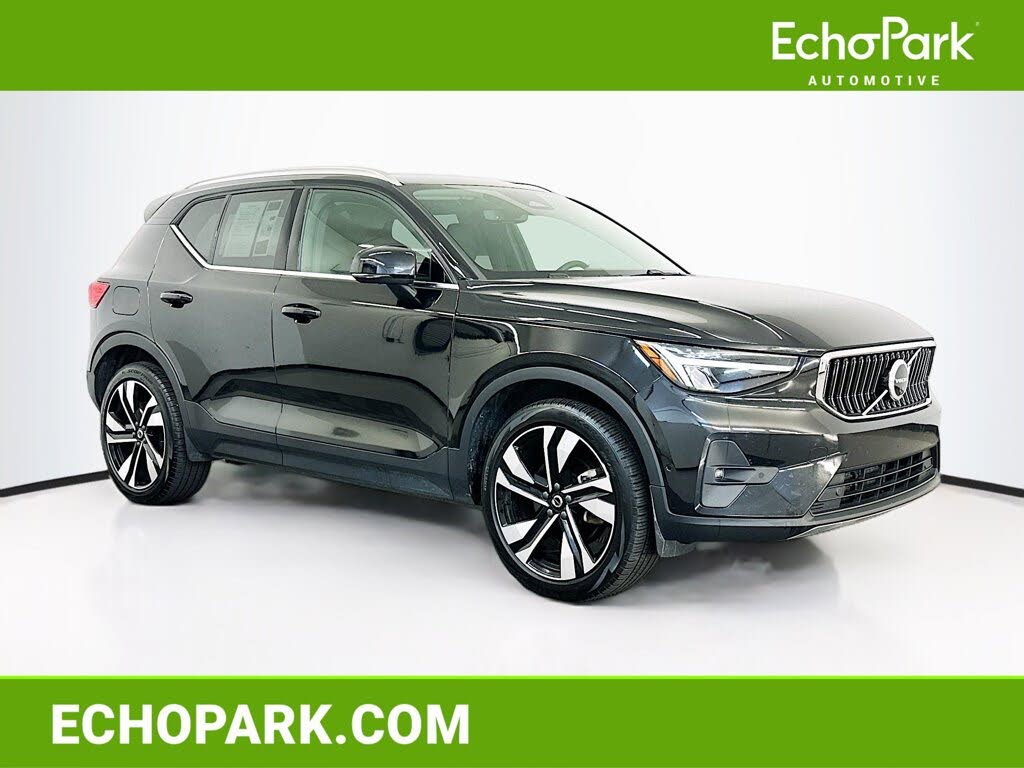 2025 Volvo XC40 B5 Plus Bright Theme AWD