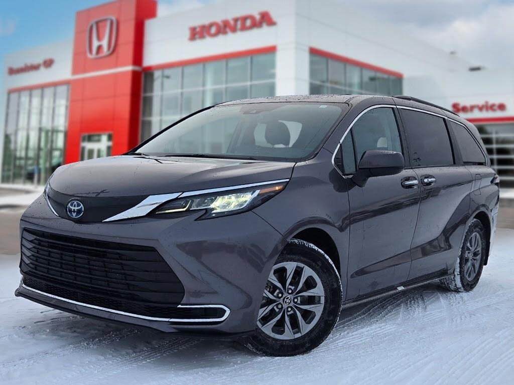 2023 Toyota Sienna XLE 8-Passenger FWD
