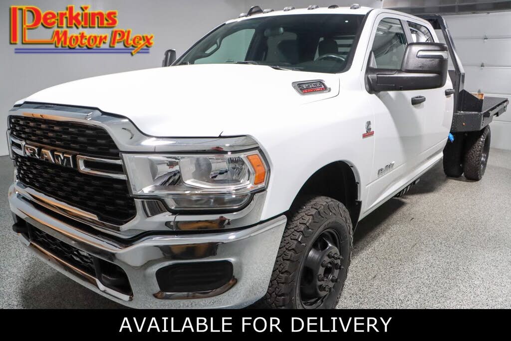 2024 RAM 3500 Chassis SLT Crew Cab LB DRW 4WD
