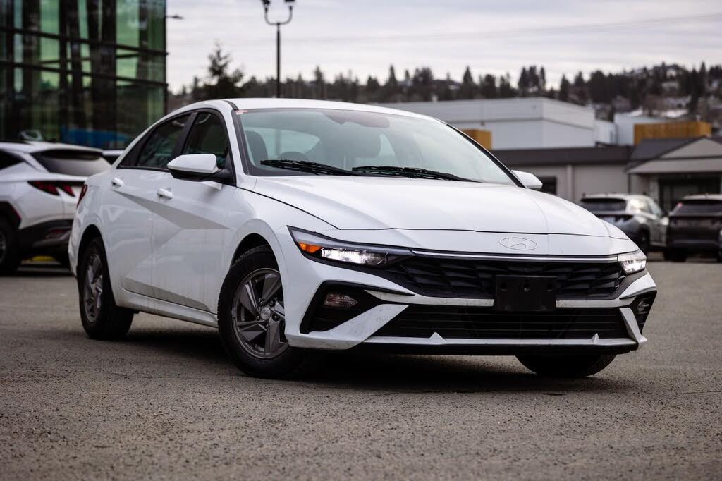 2025 Hyundai Elantra Essential FWD