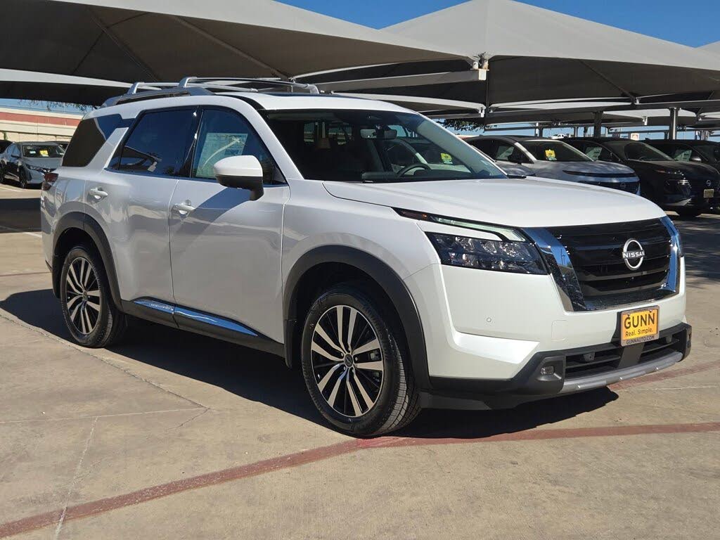 2025 Nissan Pathfinder Platinum FWD