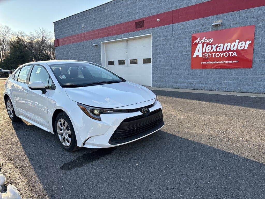 2025 Toyota Corolla LE FWD