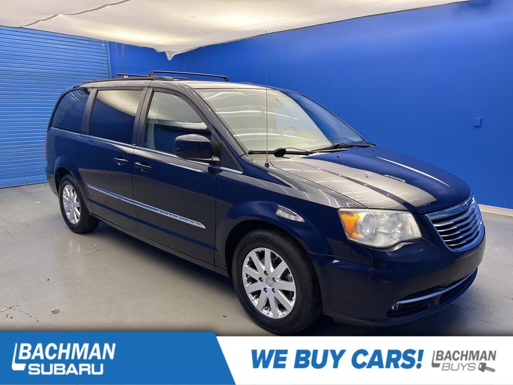 2014 Chrysler Town & Country Touring FWD