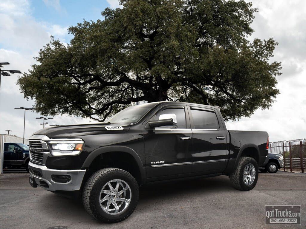 2019 RAM 1500 Laramie Crew Cab 4WD
