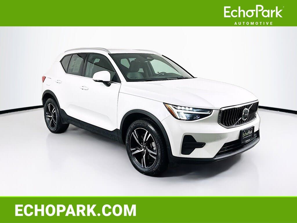 2025 Volvo XC40 B5 Core Bright Theme AWD