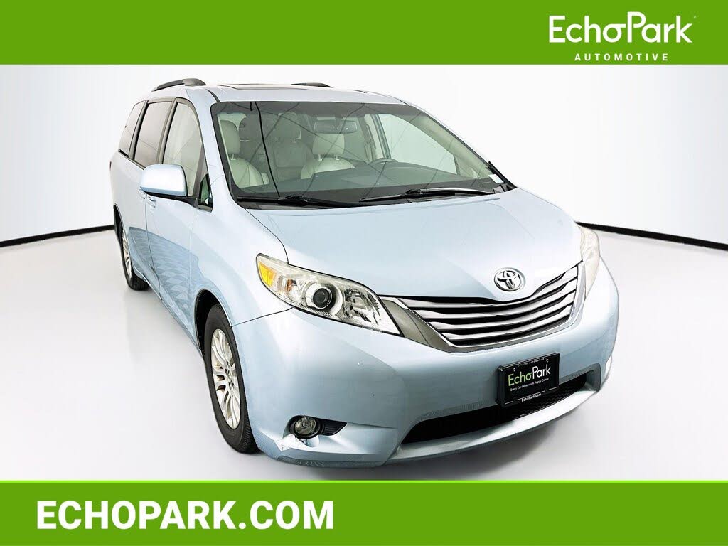2016 Toyota Sienna XLE 7-Passenger Auto Access Seat