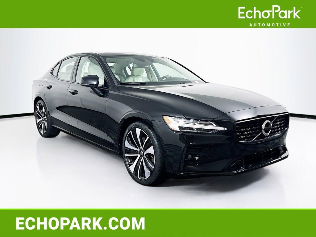 2022 Volvo S60 B5 Momentum AWD