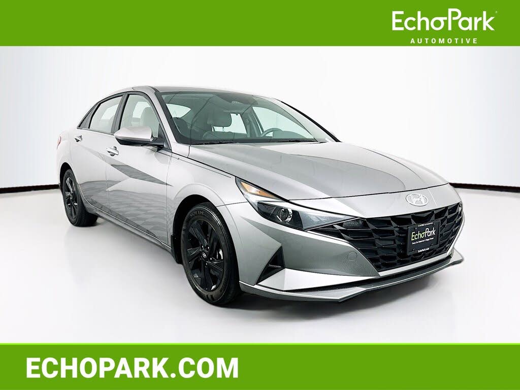 2023 Hyundai Elantra SEL FWD