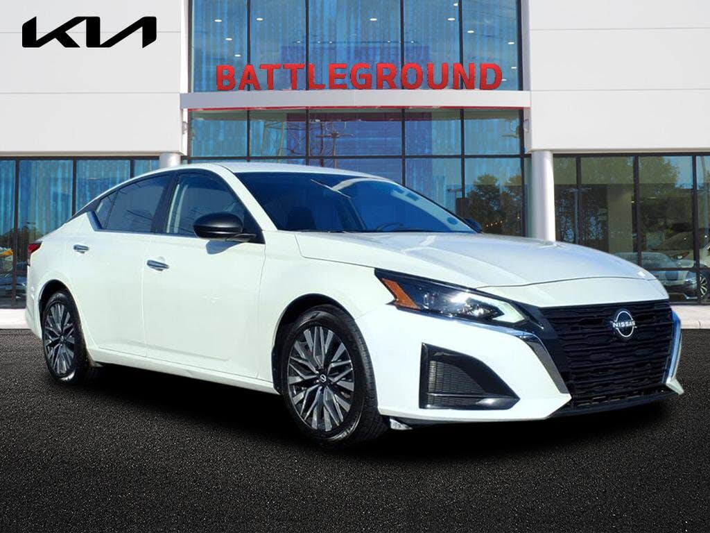 2024 Nissan Altima 2.5 SV FWD