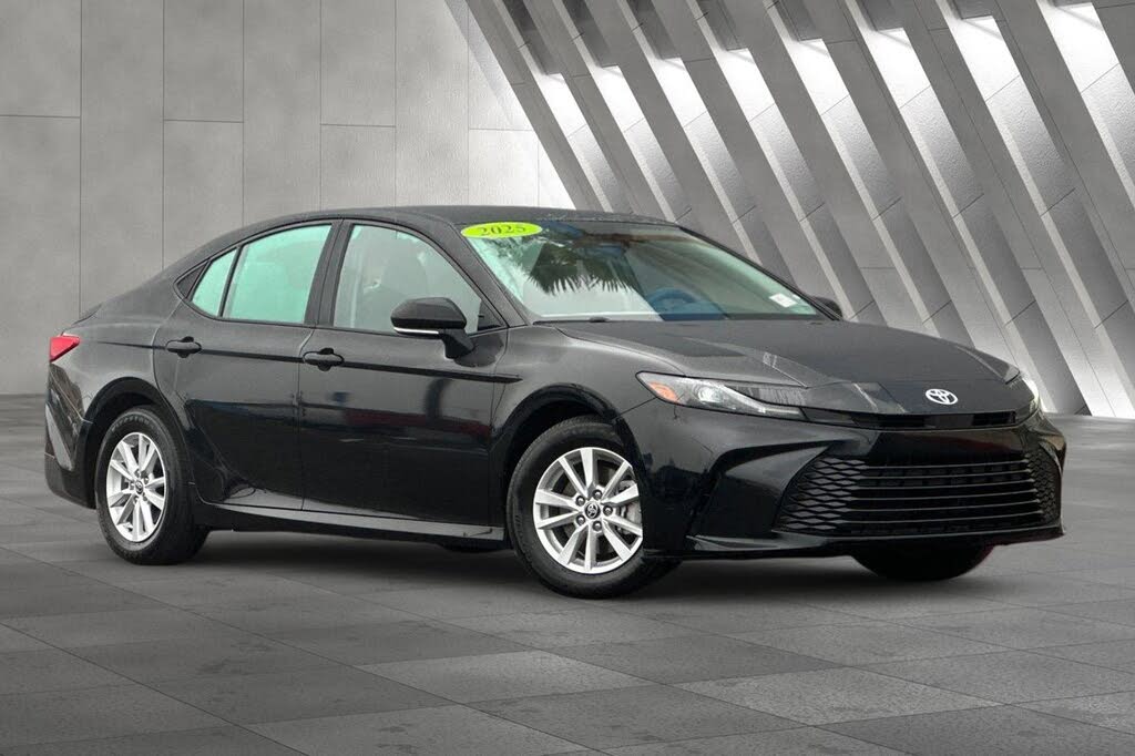 2025 Toyota Camry LE FWD