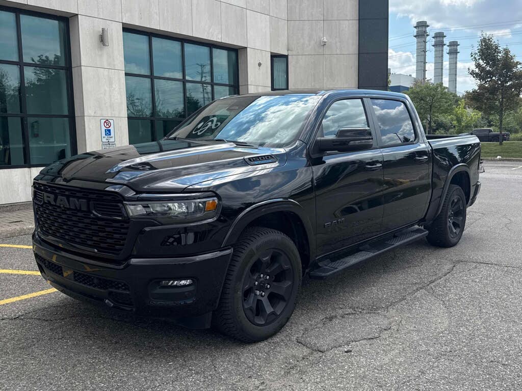 RAM 1500 Big Horn Crew Cab 4WD 2025