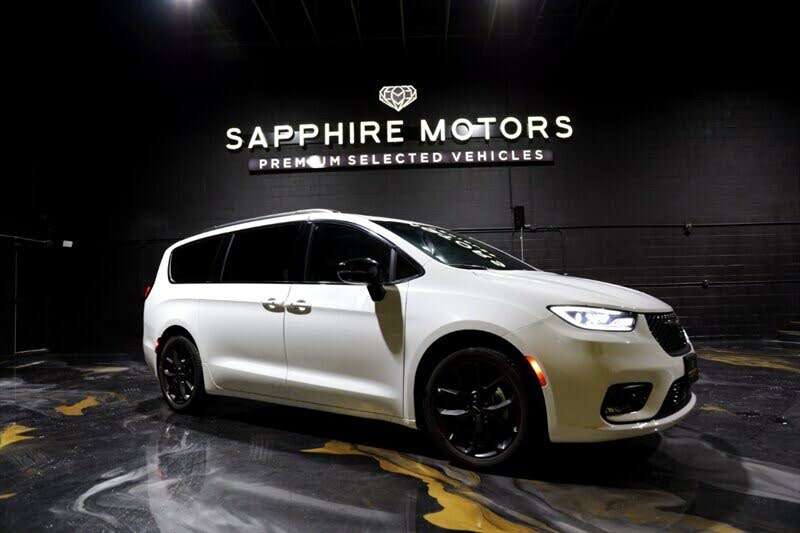 Chrysler Pacifica Touring L FWD 2024