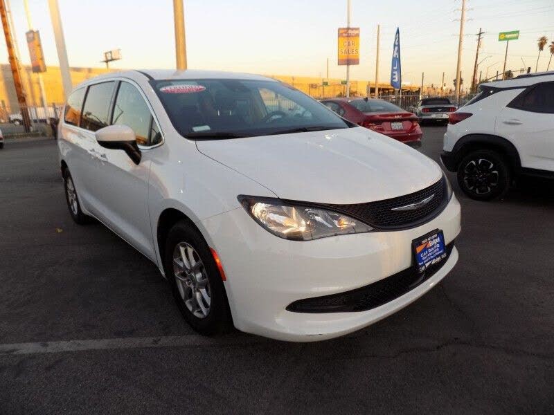 2023 Chrysler Voyager LX FWD