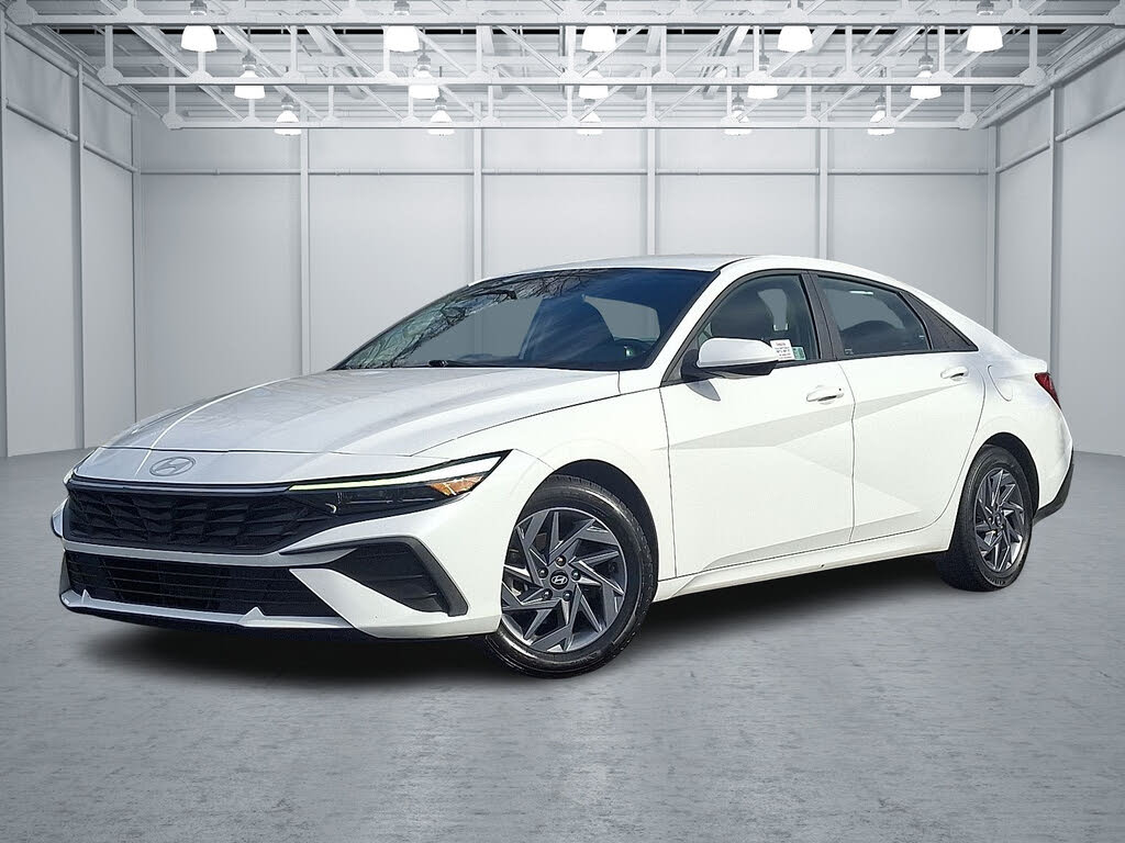 2024 Hyundai Elantra SEL FWD