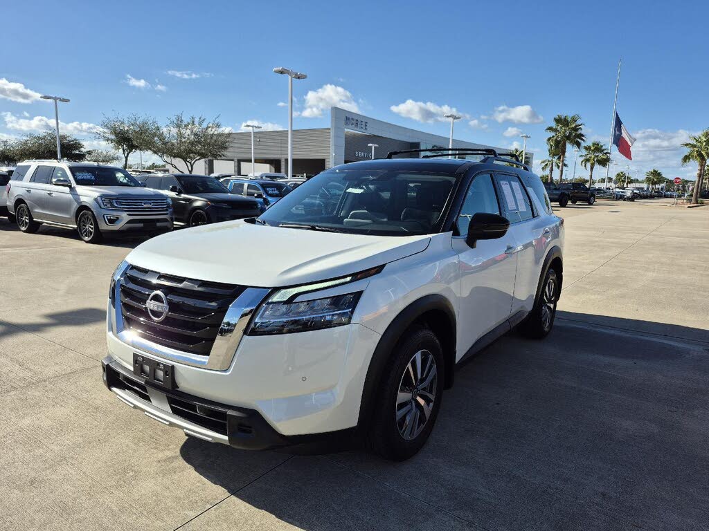 2024 Nissan Pathfinder SL FWD