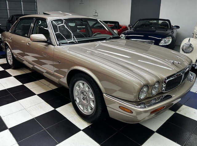 1998 Jaguar XJ-Series XJ8 Sedan RWD