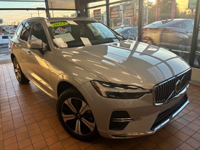 2023 Volvo XC60 Recharge T8 Core Bright Theme eAWD