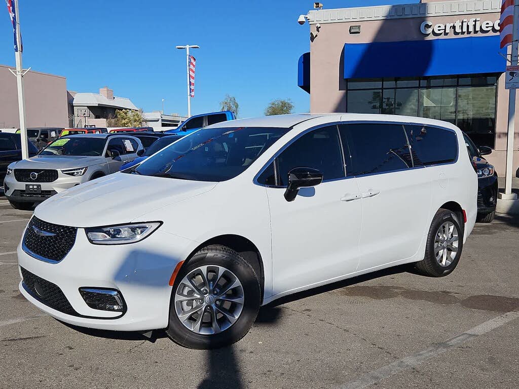 2026 Chrysler Pacifica Select AWD