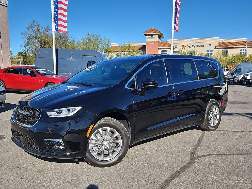 2026 Chrysler Pacifica Select AWD