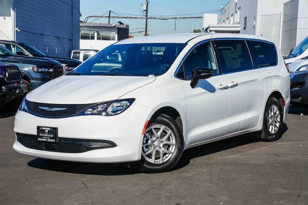 2026 Chrysler Voyager LX FWD