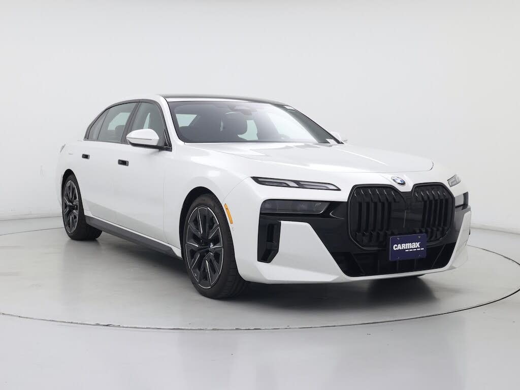 2025 BMW 7 Series 740i RWD