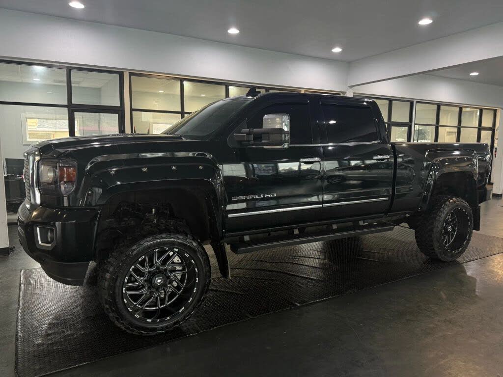 2015 GMC Sierra 3500HD Denali Crew Cab SB 4WD